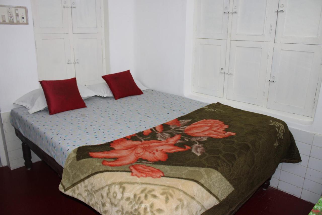 Balaji Guest House Puduccseri Kültér fotó